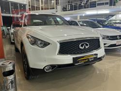 Infiniti Q70